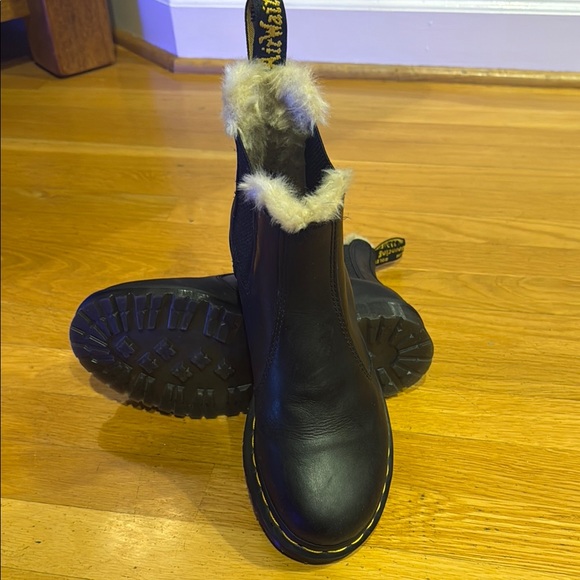 Dr. Martens Leonore Fur-Lined Chelsea Boots – Women’s Size 9 – Black. Never Worn - Picture 4 of 5